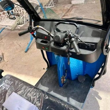 Triciclo Eléctrico jmd (CON CABINA Y TECHO)   ⚙️CARACTERÍSTICAS:   • 1800 Wats • ⁠60 Volt • ⁠65 Amp  • ⁠Autonomía de 100 - 2/4