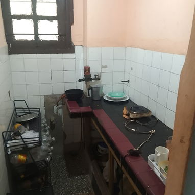 Vendo apartamento capitalista de 1/4 grande, baño, cocina, sala comedor, terraza y agua todos los días, tercer piso - Img 123596588