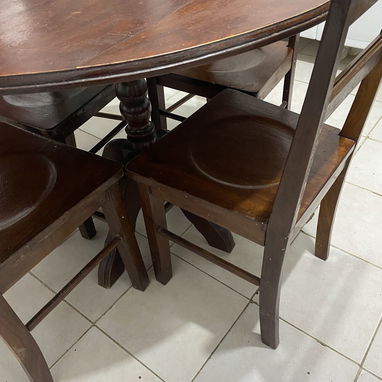 Vendo juego de comedor de caoba. Contactar con Isabela al 58264306. Más información por WhatsApp. - 7/7