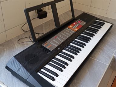 Se vende pianola Yamaha 5/8 en muy buenas condiciones...vea fotos - Img 66528445