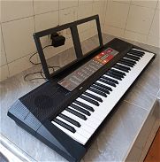 Se vende pianola Yamaha de 5/8 muy buena casi nueva... - Img 45830878