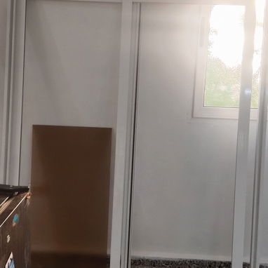 Clóset de aluminio osea el marco con sus puertas de correderas virgen no se a usado en 700 USD los 2 - 2/2