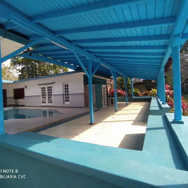 VENTA DE CASA CON PISCINA EN SÚ INTERIOR - Img 111891180