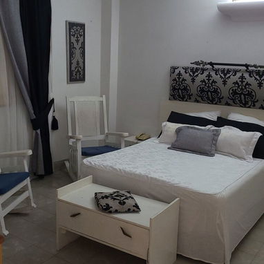 Se renta apartamento en el vedado por calzada y 18. (No sé va la corriente)58858577 - Img 122974677