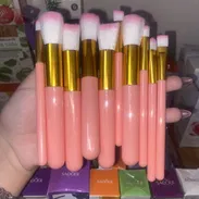 Juego de 10 brochas para rostro y ojos - Img 55828358