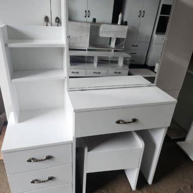 Excelente Espejos con estante, Gabeteros, mesas d PC y closes - Img 118848159
