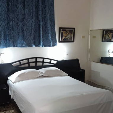 Renta Lineal.Colonial House con wifi.RENT 1 Room ( Private, Spacious,)200 usd. near Habana Libre Hotel.Vedado. 54026428 - Img 60072819