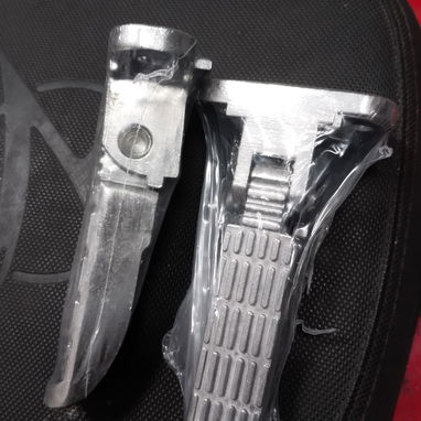 REPOZAPIES DE ALUMINIO RETRAIBLES ORIGINALES PARA BICI MOTOS O MOTOS GRANDES O ESTANDARS en $ 6️⃣0️⃣0️⃣0️⃣ cup el par!!! - Img 119148330