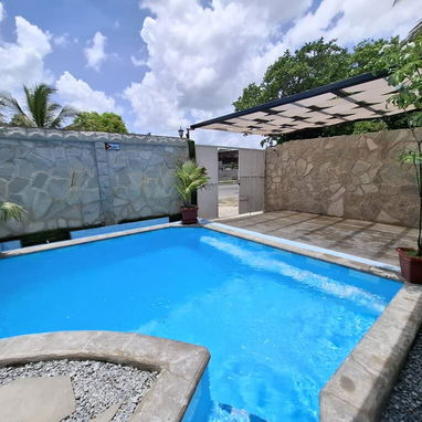Con respaldo energético a 1 cuadra de la playa. Casa con piscina en la playa - Img 123530405