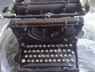 Vendo máquina de escribir y proyectores antiguas - Img 69652556