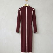 Vestido midi elegante de mangas largas, tela acanalada color vino con blanco [Talla M] 25usd - Img 56126004