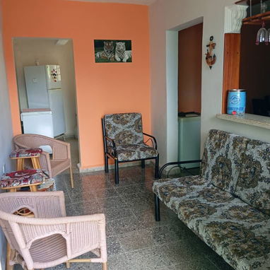 Ofertaaa a 5 cuadras del mar!!! En Cojimar linda casa con posibilidad de garaje!!! - Img 122080022