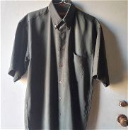 Camisas de hombre,  de uso,  en perfecto estado - Img 45763115