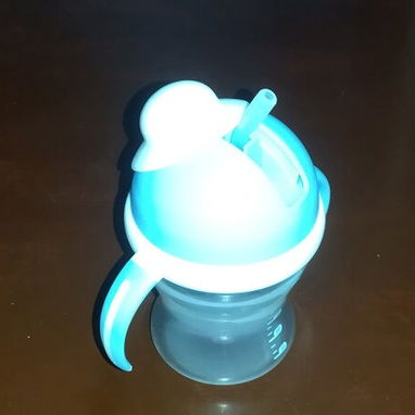 Vendo pomos con sus teteras, teteras, termómetros digitales y set de cepillo, peine y corta uñas para bebés - Img 118042471