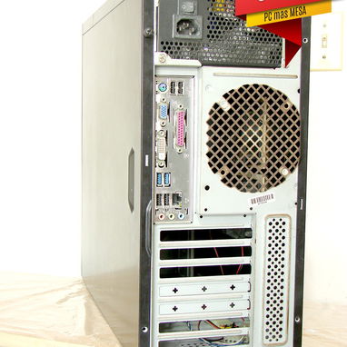 VENDO PC COMPLETA CON SU MESA (de uso) - Img 119480639