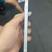 Vendo o cambio por mayor y vuelto IPHONE 13🤍  Libre de fábrica   Batería en 80%  Face ID y True Tone Ok   Lo doy con co - Img 56030929