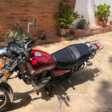 C VENDE MOTO SUZUKI. EN PERFECTO ESTADO.  INTERESADOS AL WHATSAPP 50241861 - 6/8