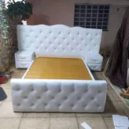 Venta de camas tapizadas y juegos de comedor - Img 57239590