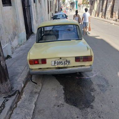 se vende Moskvich en buenas condiciones con motor de Moskvich. Se da con motor y piezas de repuesto Llamar 58873843 U - Img 123671940