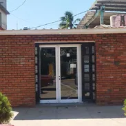 Venta de casa + local en playa me ajusto en el precio - Img 56359595