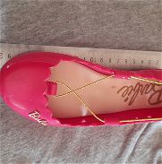 Zapatos rosados para la Barbie de casa - Img 45946165