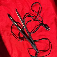 Vendo plancha de pelo de poco uso Y tenaza dayron de uso en perfecto estado - Img 57674754