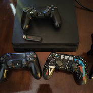 Cambio o vendo ps4 slim de 1t con 3 mandos - Img 55900746