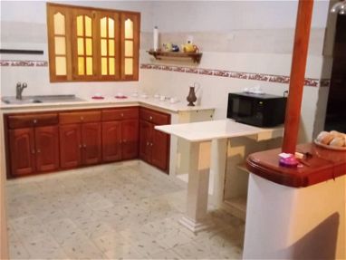 ⭐ Renta casa de 3 habitaciones,3 baños, cocina, comedor, terraza, parqueo en Boyeros, cerca del Aeropuerto José Martí - Img 65521223