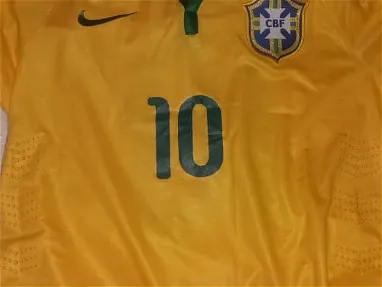 Se vende pullover original fútbol Brasil Nuevo - Img 63547835
