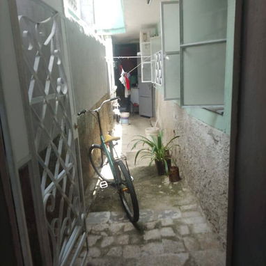 *$14.000usd. En venta casa biplanta puerta de calle (PLANTA BAJA) en Luyanó. Referencia: semáforo de Luyanó. - 10/10