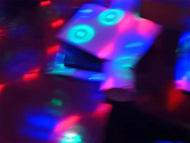Bola de disco o bar, giratoria con luces de 3 colores - Img 64124439