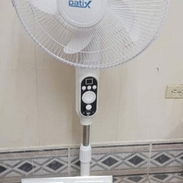 Ventilador de pedestal, recargable con panel solar - Img 57893530