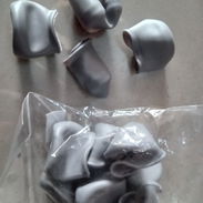 12 protectores de silicona para patas de sillas y muebles. Color gris - Img 44997413
