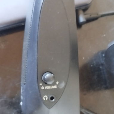 Vendo bocinas para laptop o PC, de uso en buen estado y precio ajustable. - Img 125086104