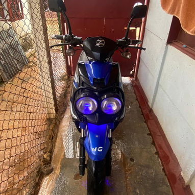 MOTO ELÉCTRICA BUHO 2 MODELO AVISPÓN 1750 USD, es de uso. - Img 123130814