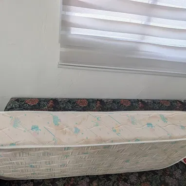 Colchón de cuna de uso en perfecto estado - Img 122936270
