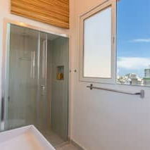 Precioso refugio de 2 dormitorios y 2 baños. Bellamente encantador, perfecto para usted. - Img 123012593