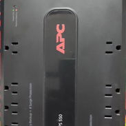 Backup APC ES 550 330w de 8 tomas impecable sin batería precio 40usd - Img 55783366