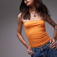 Crop top marca Asos Design.Top bustier. Tallas M y L - Img 55293947