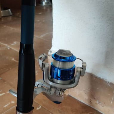 Combo de 2 Varas telescópicas de fibra de carbono con carretes, accesorios y maleta - Img 122195146