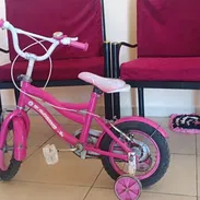 Bicicleta 12" de uso en perfecto estado - Img 56408702