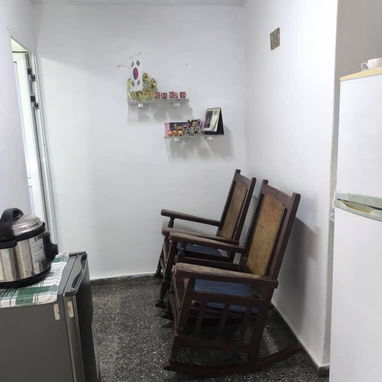 Se vende un apartamento en 4to piso en Alamar, zona 17. Calle Ancha. Habana del Este.  Consta de 2 cuartos (1 climatizad - 5/9