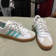 Tenis originales de mujer número 39 son Adidas nada de copia originales - Img 56377260