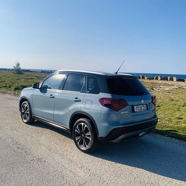 VENDO o CAMBIO por casa en playas del este Suzuki Vitara Hibrido..33000 y me ajusto - Img 111094223