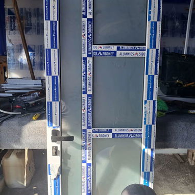 Carpintería en aluminioPuertas #Ventanas #Bajos de meseta #Closet #Balconeras - Img 123784414