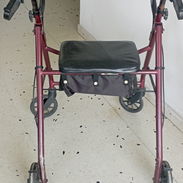 Vendo Silla de ruedas y andador de usos - Img 55154383