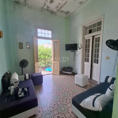 ¡Oportunidad Única! Propiedad en El Vedado cerca de Calle 23 y 12 con estilo capitalino de los años 20 – $28 000 USD  ✨ - 2/9