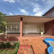 Venta de  casa independiente en la entrada de Santiago de Las Vegas, Avenida principal, Boyeros - Img 55698302