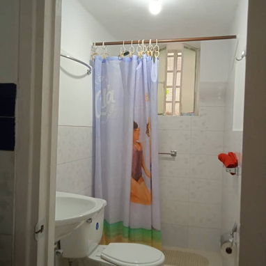 Renta de apartamento de una habitación por 17 y K. Vedado - 4/8