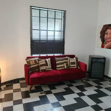 Casa colonial de 2 niveles amplia en Miramar - Img 121234009